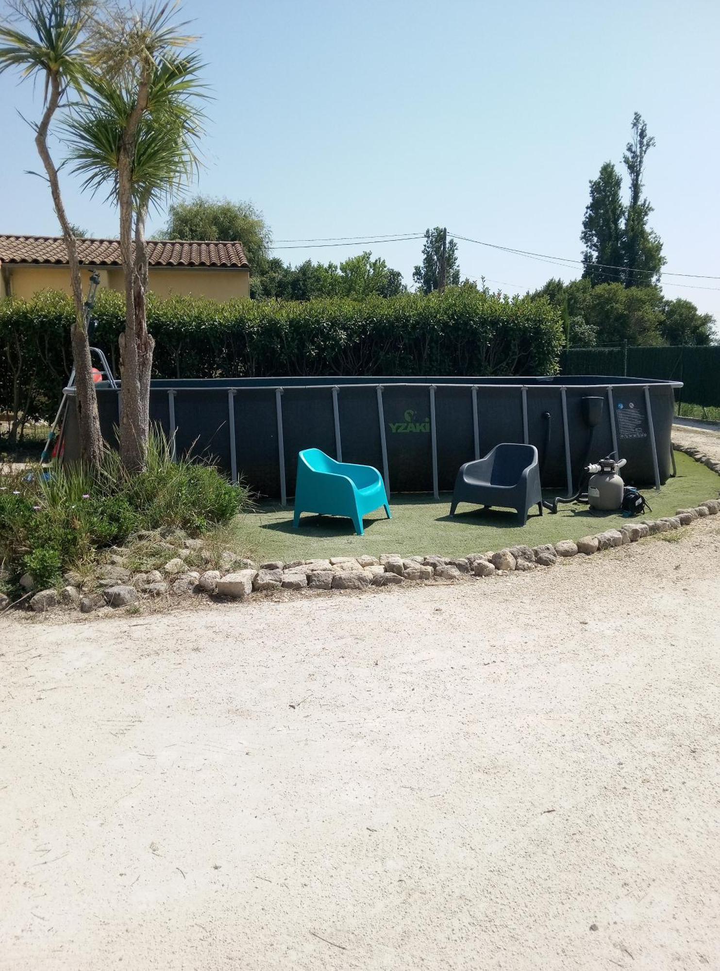 Aux Portes De Camargue Arles Bagian luar foto
